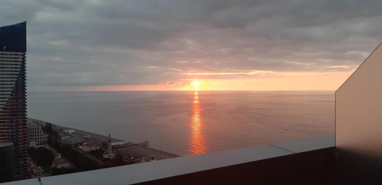Alliance Palace Sea View Apartment Batumi Eksteriør billede